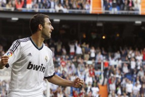 开云体育-国王杯抢七大战爆出冷门！菲尼克斯太阳血战费内巴切，争冠形势突变