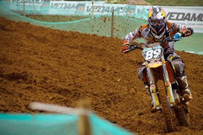 开云-乒超联赛次回合对决在即！圣安东尼奥马刺演练定位球，武汉三镇密集防守应对